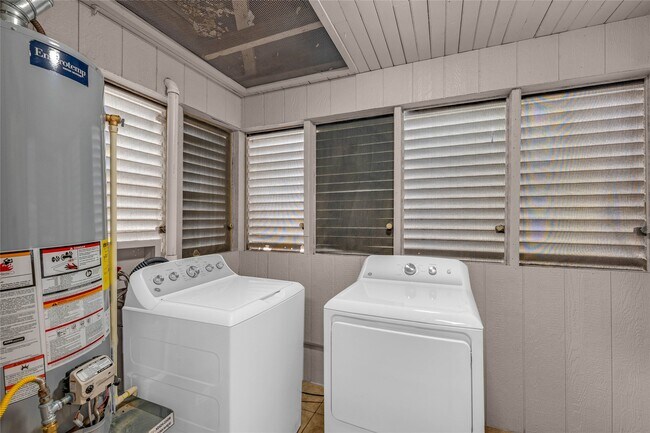 Building Photo - 4102 Ave N Ursuline St