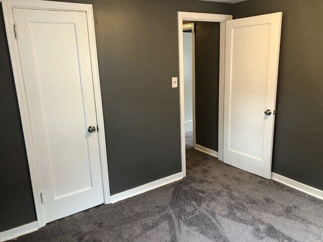 Building Photo - 2 br, 1 bath Townhome - 410 Hulton Rd