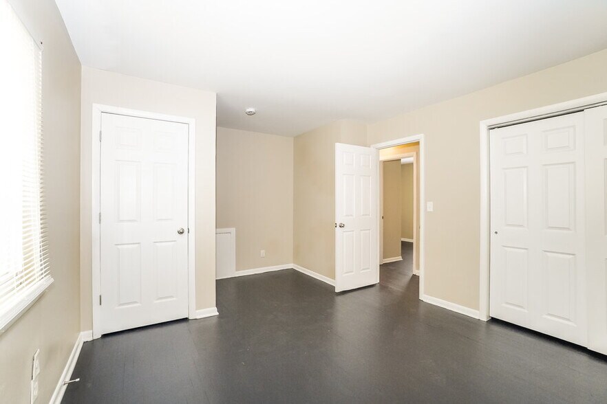 Building Photo - 2883 Key Pl
