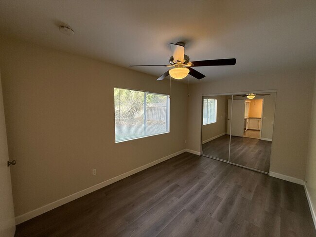 Building Photo - 5 bed 2.5 bath on New Mills!