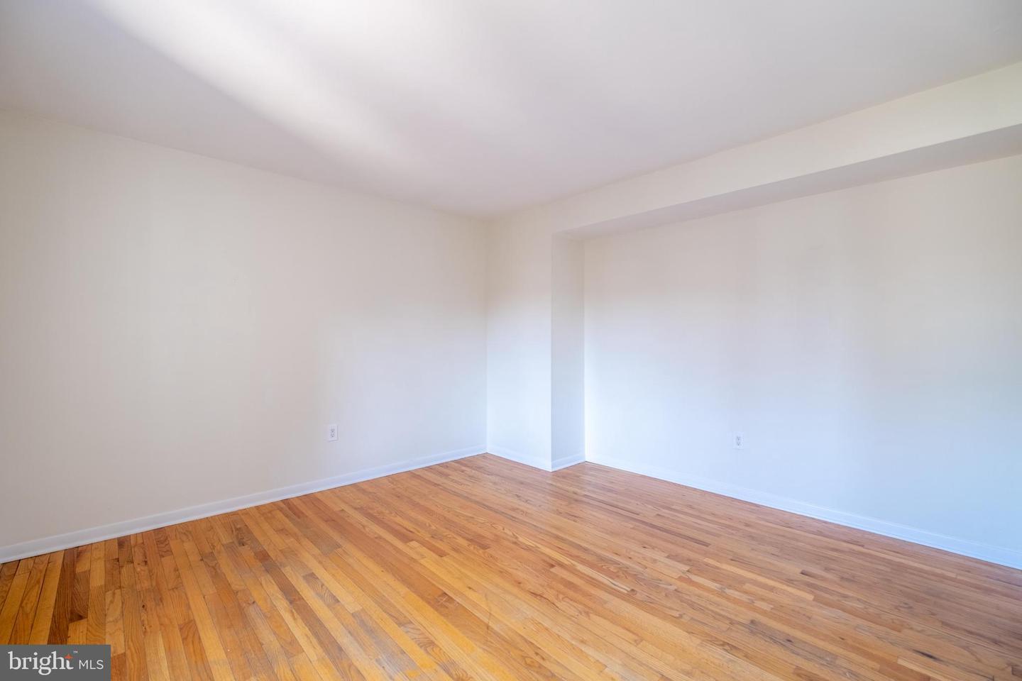 Building Photo - 129 Catharine St