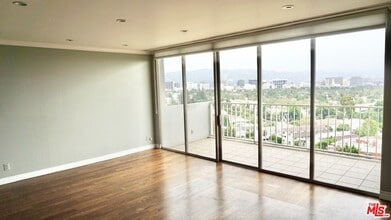 Building Photo - 2170 Century Pk E