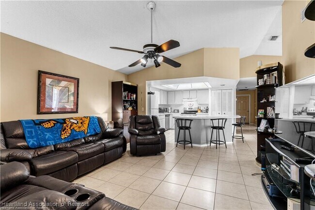 Building Photo - 4320 Thompson Ave