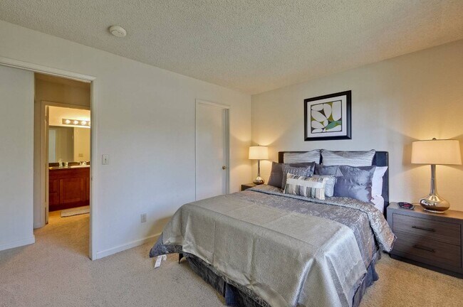 Building Photo - 39581 Ross Common