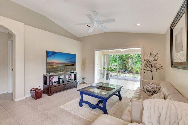 Building Photo - 14211 W La Sedona Cir