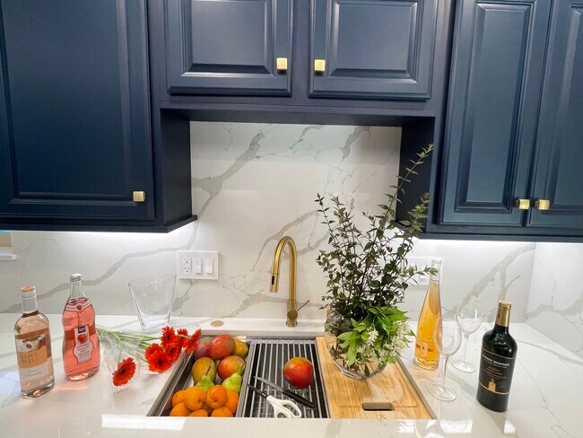 newly remodeled kitchen - 4708 Park Granada Park