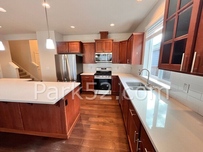 Building Photo - $500 Off First Full Month! 4 Bedroom Singl...