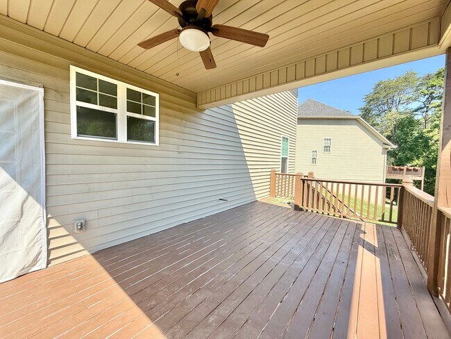 Building Photo - 516 Vivian Lee Ln