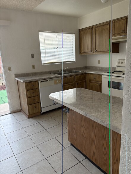 Building Photo - 433 Avenida Garza