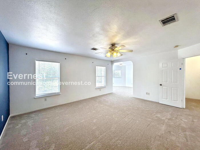 Building Photo - 1401 Balsam Way