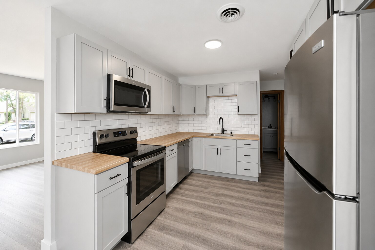 Building Photo - 3550 Eisenhower Dr