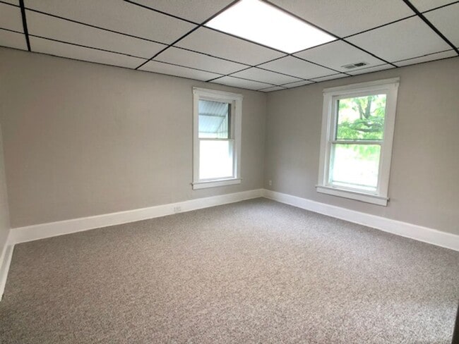 Building Photo - rh17