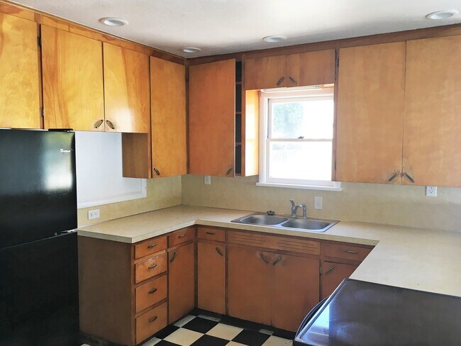 Building Photo - Affordable 3 bd, 2 bath home in the heart ...