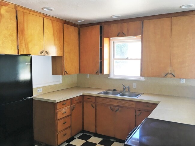 Building Photo - Affordable 3 bd, 2 bath home in the heart of Garden City just off Chinden & 39th.