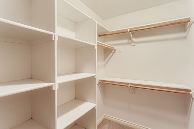 Building Photo - Spacious Bethany Home with Attached Garage, Fenced Yard, Washer/Dryer Included