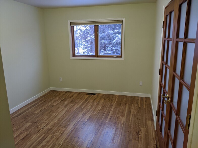 Building Photo - 10270 Jamestown Dr