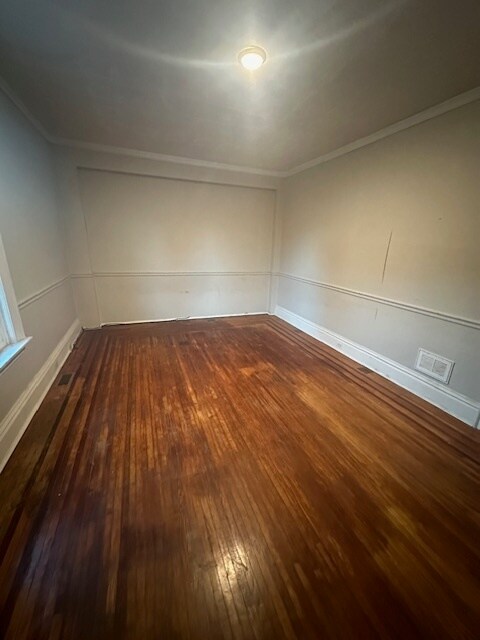 Building Photo - 227 E Walnut St