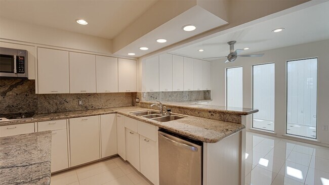 Building Photo - 5818 Orchid Ln