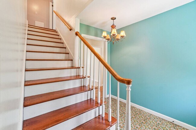 Building Photo - 710 Heatherwood Dr