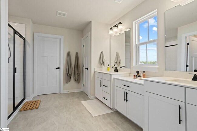 Building Photo - 680 Lady Fern Dr