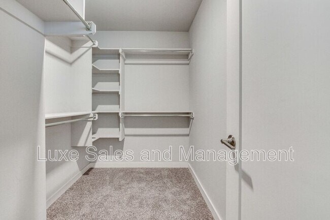 Building Photo - 17604 Sunny Hollow Rd