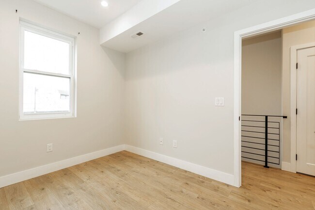 Building Photo - 2218 N Franklin St