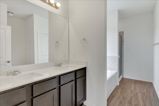 Building Photo - 816 Mallow Rd