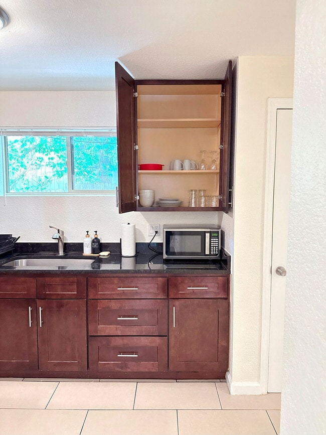 Building Photo - 1430 Pierce St