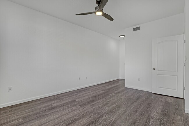 Building Photo - 11026 Legacy Dr