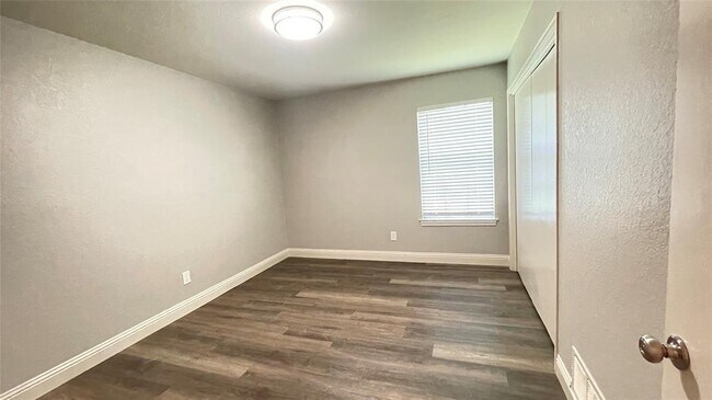 Building Photo - 3401 Dovecreek Dr