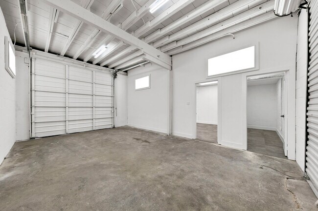 Building Photo - 3138 Reed Rd