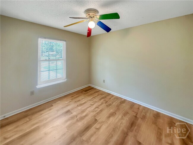 Building Photo - 406 Riverview Dr