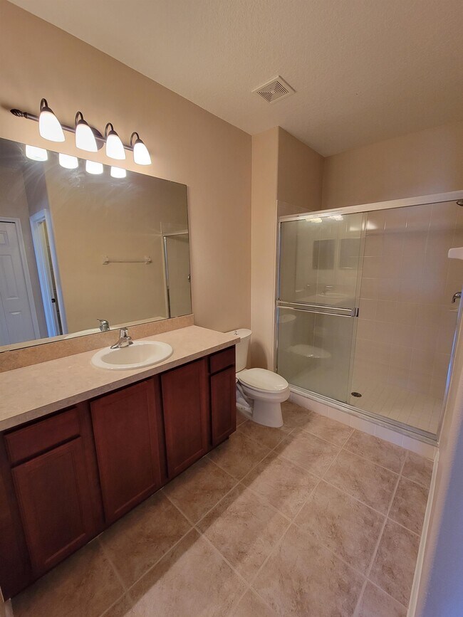 Building Photo - 2223 Seven Oaks Dr
