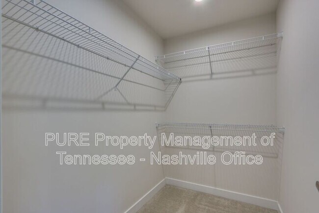 Building Photo - 2102 Morton Dr