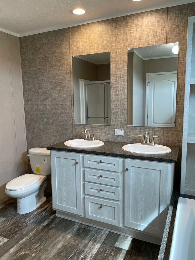 Building Photo - 3 BED, 2 BATH MOBILE HOME LOCATED IN THE DENTON AREA! $1,250 MONTH, $1,250 DEPOSIT.