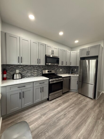 Primary Photo - 321 Park Ave