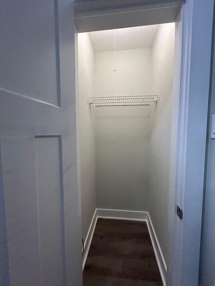 Building Photo - 725 Saint Johns Ave