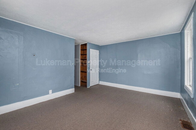 Building Photo - 719 Davis St