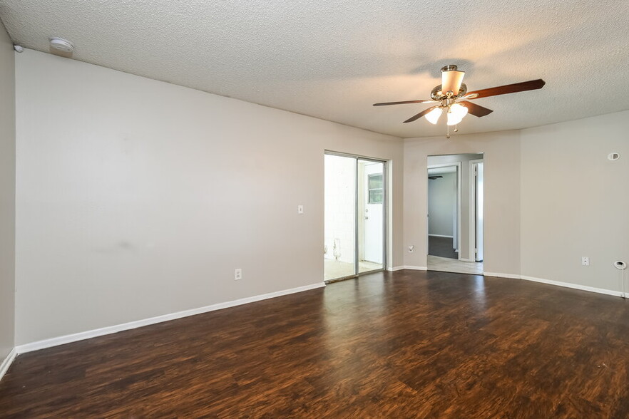 Building Photo - 409 Riverwoods Cir