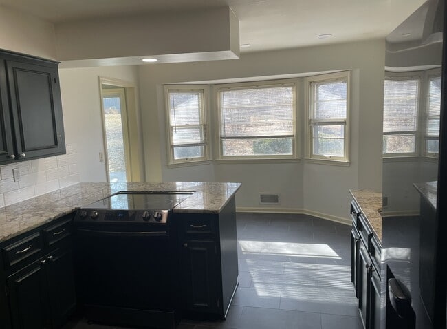 Building Photo - 4449 E 107th St