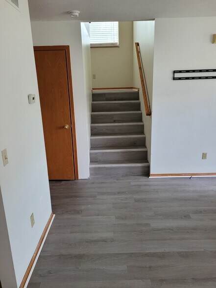 Living room - 1275 Redpine Way