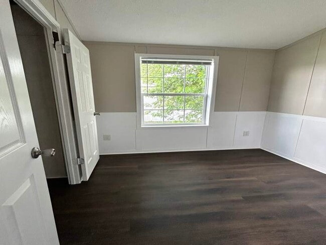 Building Photo - 3203 Iona Ln