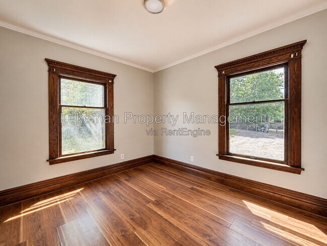 Building Photo - 743 Academy St
