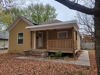 Building Photo - 2 Bedroom, 2 Bathroom! Huge Shop building ...