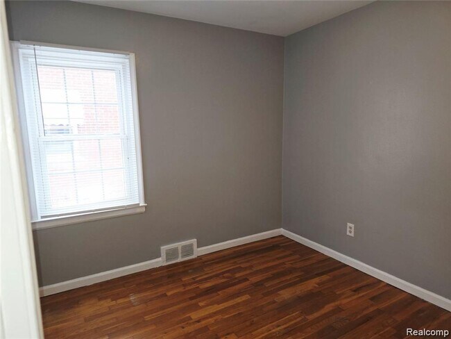 Building Photo - WELL MAINTAINED 3 BEDROOM 1.5 BATH BRICK BUNGALOW LOCATED IN ESTABLISHED WEST DEARBORN NEIGHBORHOOD