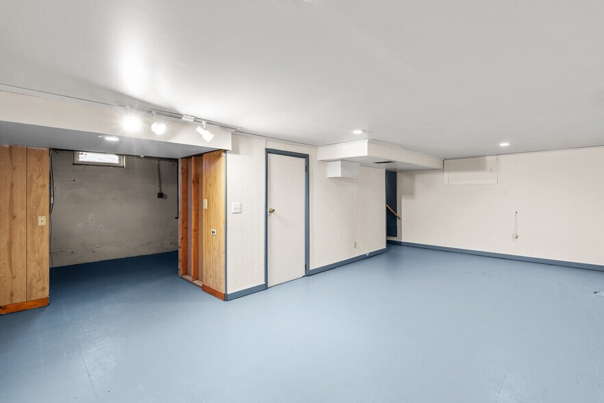 Building Photo - 5525 Sunnyside Dr