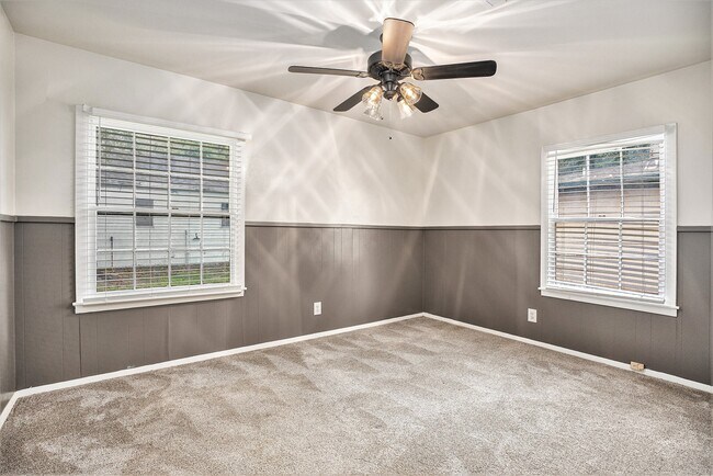 Building Photo - 1526 15th Ave N