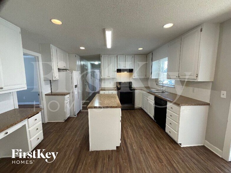 Building Photo - 3801 Blairwood St