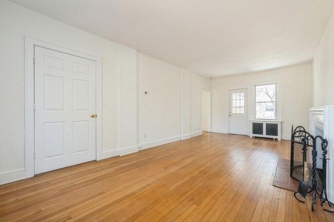 Building Photo - 130 Soundview Rd