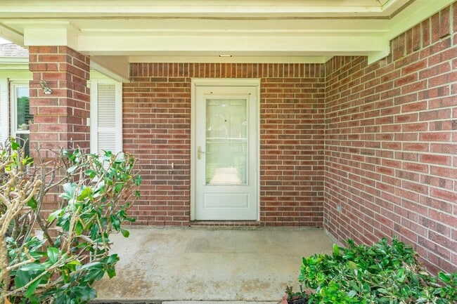 Building Photo - 331 Leisure Ln
